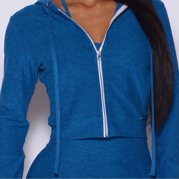 in search of bombshell sportswear items - Picture 3 of 7